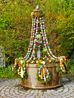 Brunnen Ostern